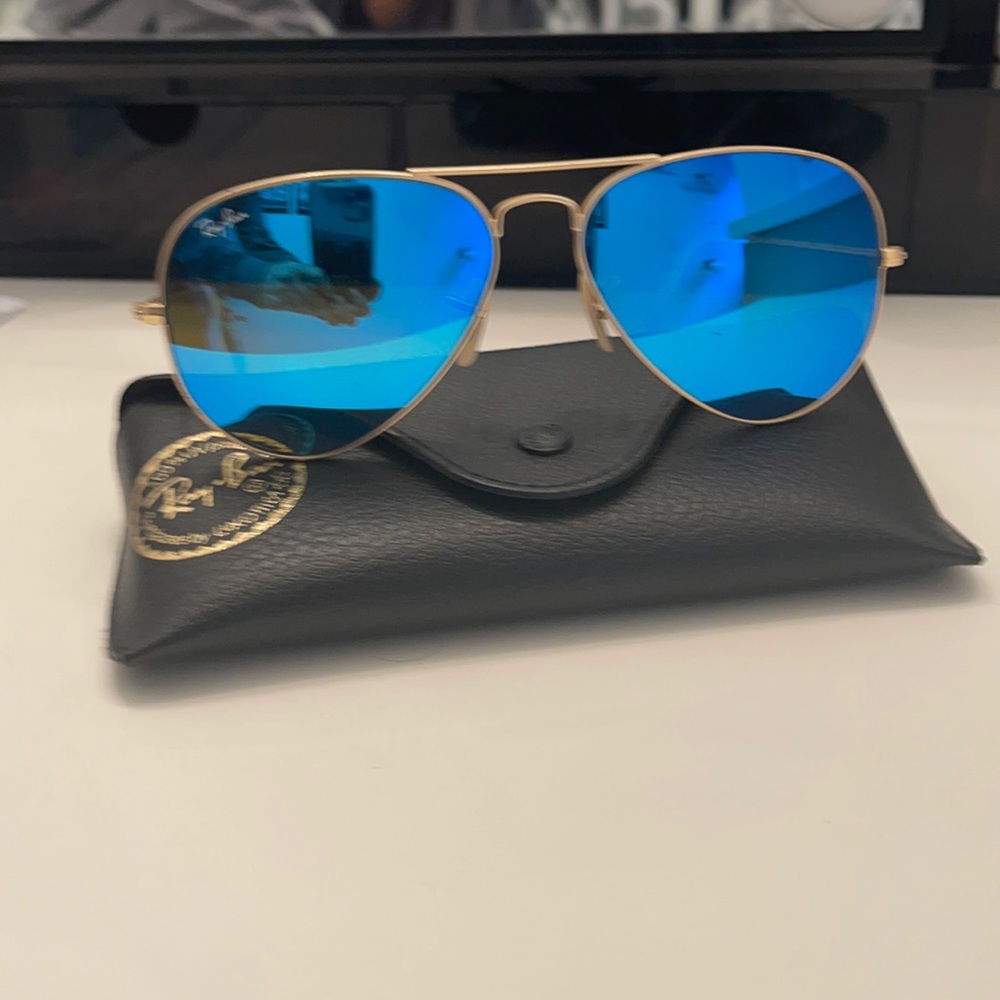 😎💙Ray-Ban Aviator Blue Sunglasses 💙😎